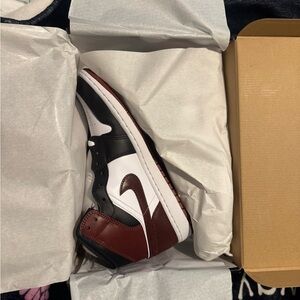 Men's Black and White Sneakers